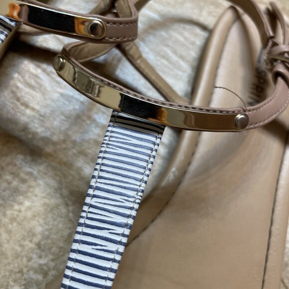 Call it Spring Aarenial Thong Sandals Size Womens 8 EUC Flat Gray White Tan Gold - Picture 3 of 6